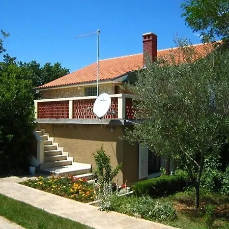 Apartment Lovely In With Private Parking Silo (Krk)